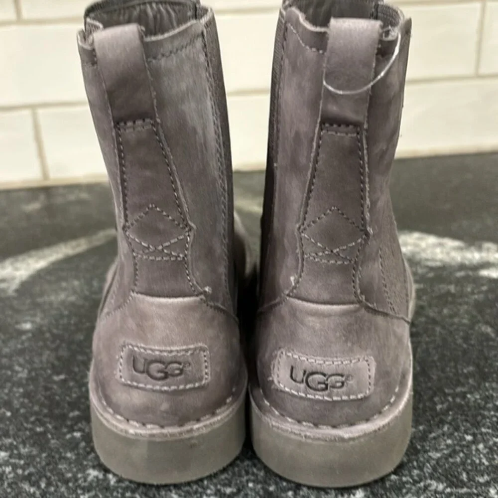 ✨ UGG Larra Charcoal Nubuck Leather Boots - Women's 7.5 ✨